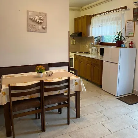 Mare Krk Апартаменты *